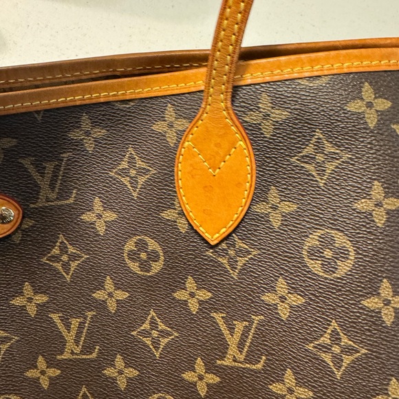 Authentic Louis Vuitton Neverfull GM - Picture 3 of 17